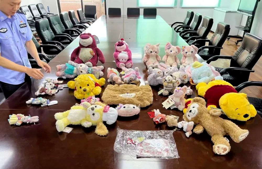 直播賣假冒迪士尼玩具月入150萬！17人被抓了~